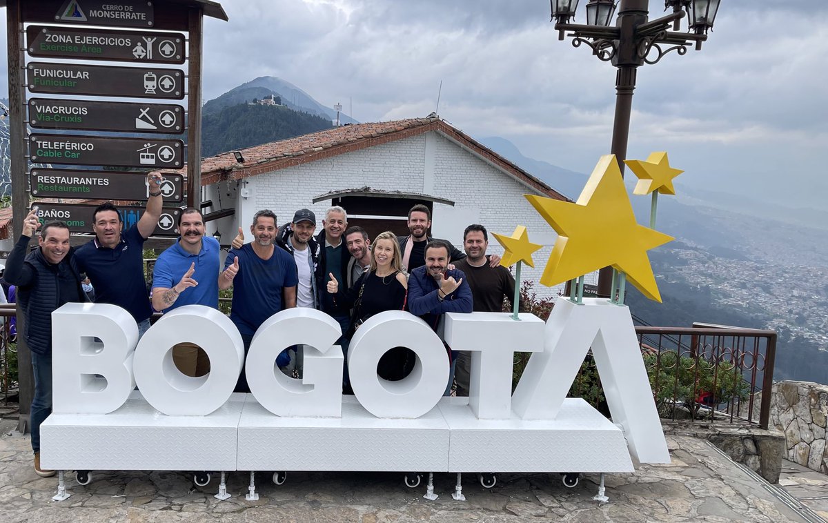 Es más fácil si lo haces con PASIÓN y en EQUIPO♥️ Gracias a todos los asistentes al segundo congreso internacional de medicina del fútbol⚽️ @Equidadfutbol 🇨🇴 un espacio para compartir ciencia👨🏻‍⚕️ GRACIAS a nuestros amigos ponentes un Dios les pague🙏🏻 @EquidadSportsMD @CarlosZu14