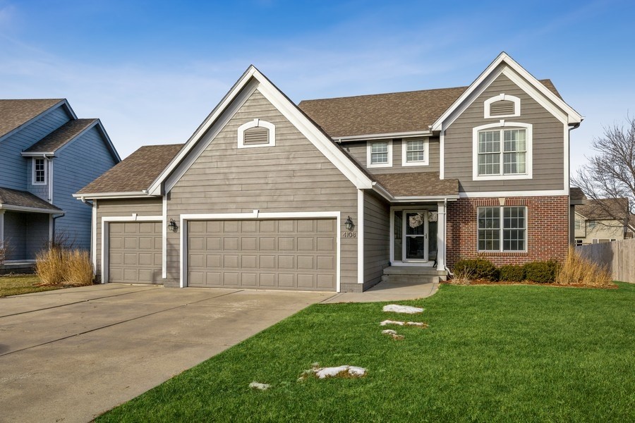 Ingrid_Williams's tweet photo. This 4 BED home won't last long! Ping me for details or a showing. #realestate  https://t.co/2piIcptCo4 https://t.co/m0R9cXleYn