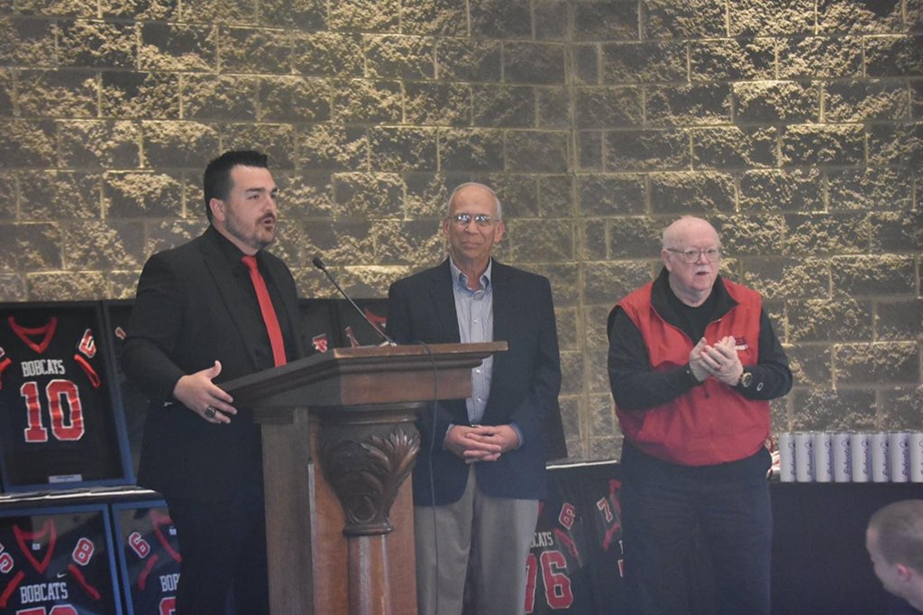 Coach Craney recognizing 
2 Fountain City Legends 
JB Mize “the Voice of Bobcat Football 
and 
spotter Snapper Morgan

Fountain City is special because of folks like 
Snapper and JB 

THANK YOU