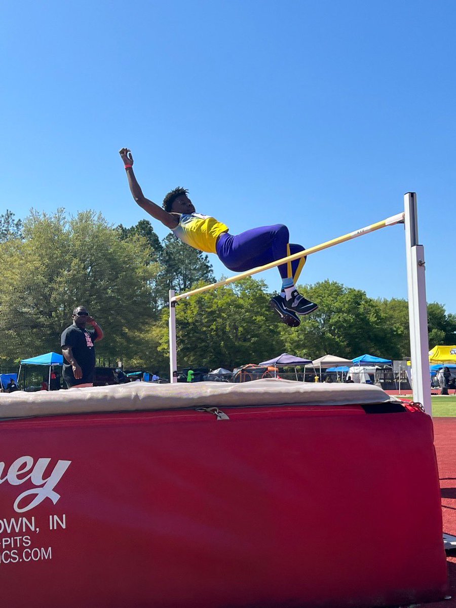 Xay_cotton's tweet photo. My first track meet of the 2022 season, with just under 4weeks of training… #QuietStorm #SpeedCapital https://t.co/QCSggdS4Nt