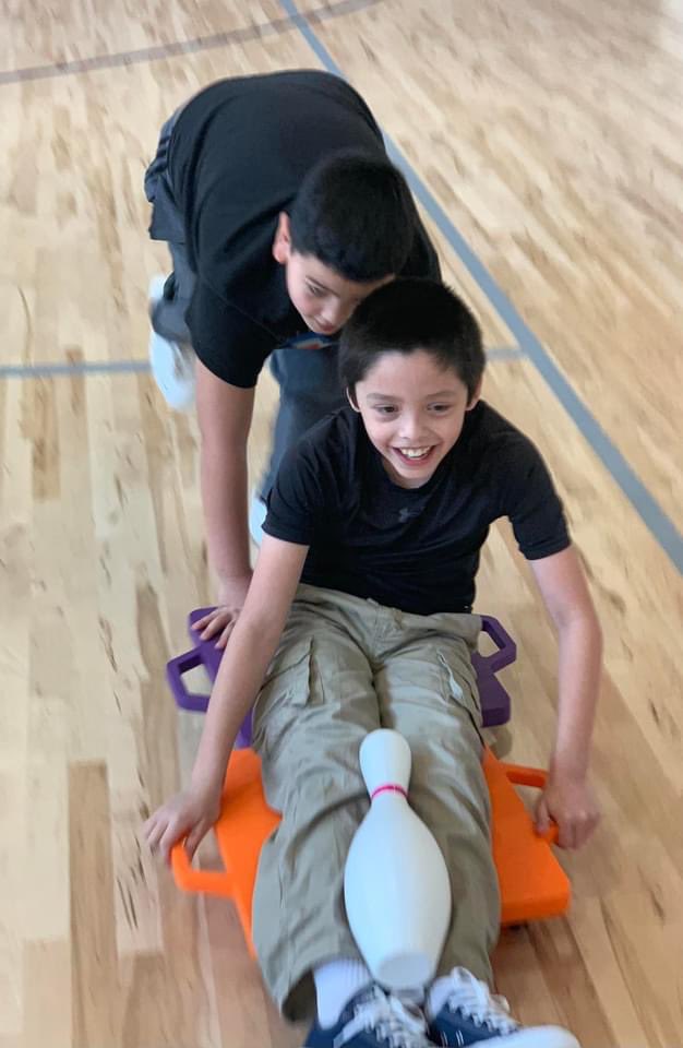 EastGreshamElem's tweet photo. Pure Joy! Mr. Jones what will you come up with next! 😊 #WhyEastGresham 💙
Fourth-Grade ✅ #MsBell 🍎 https://t.co/BzGKUuND1F