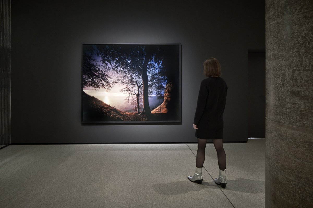 the_article_'s tweet photo. (1/2) Neuer Artikel online! Paula Günther widmet sich der Ausstellung „Andreas Mühe. Stories of Conflict“, die noch bis zum 19.06.22 im @staedelmuseum zu sehen ist. Dürfen wir der Fotografie jede #Realität abkaufen?  Mehr unter: https://t.co/Bd1IijoxUA #thearticle #andreasmuehe https://t.co/Z0hp4nHmO7