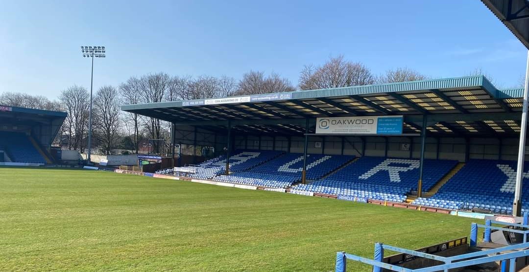 djbowers14's tweet image. Gigg Cam 📷  🌱
Basking in the sunshine 🌞 
Looks like the best day of the week from the weather channel, but let&apos;s hope not. Perfect weather for the maintenance works to repair the pitch. 
#TheGiggCleanup #GiggLane #PitchView #BuryFCSS