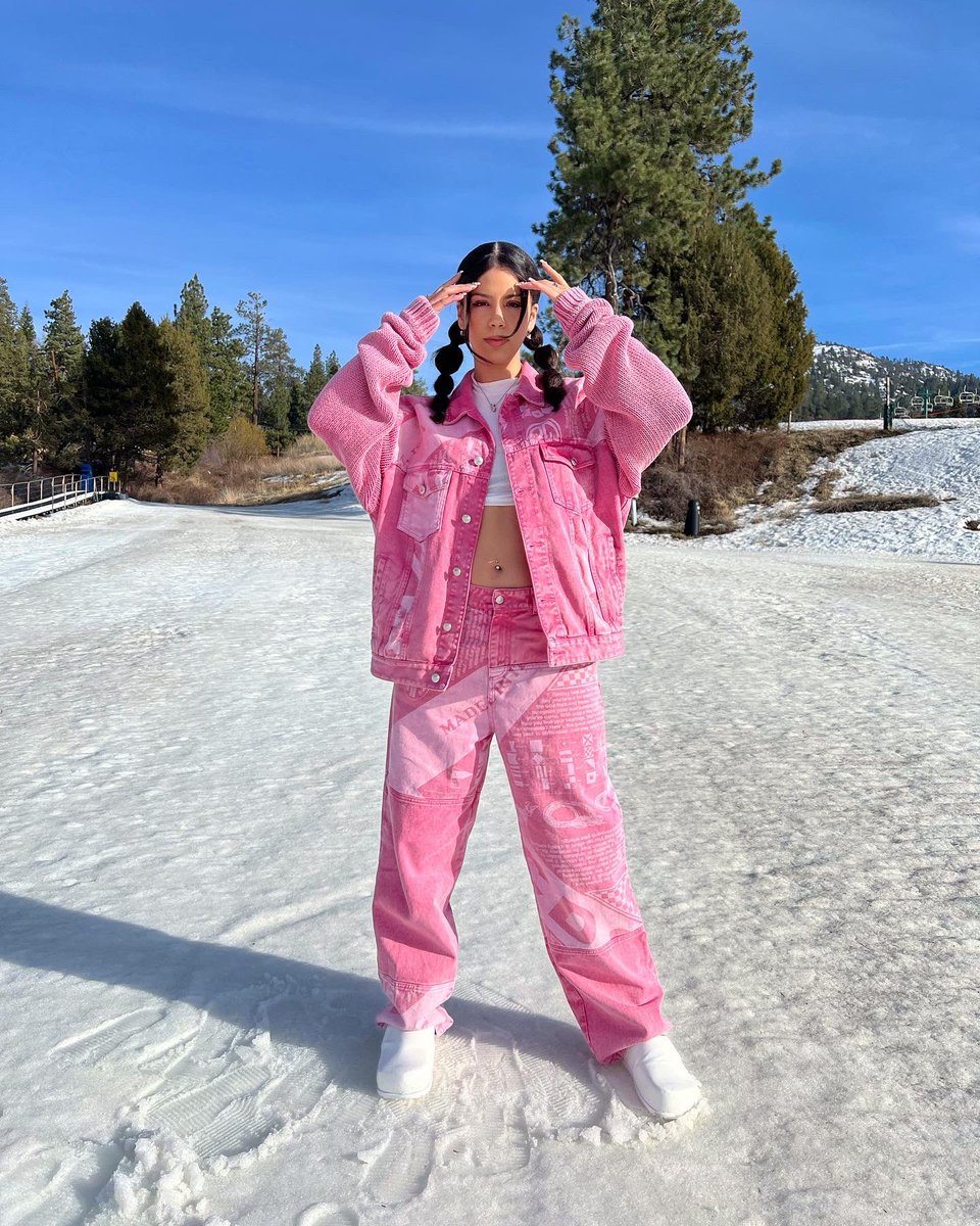 NezzyWest's tweet image. Yes, pink is my favorite color.