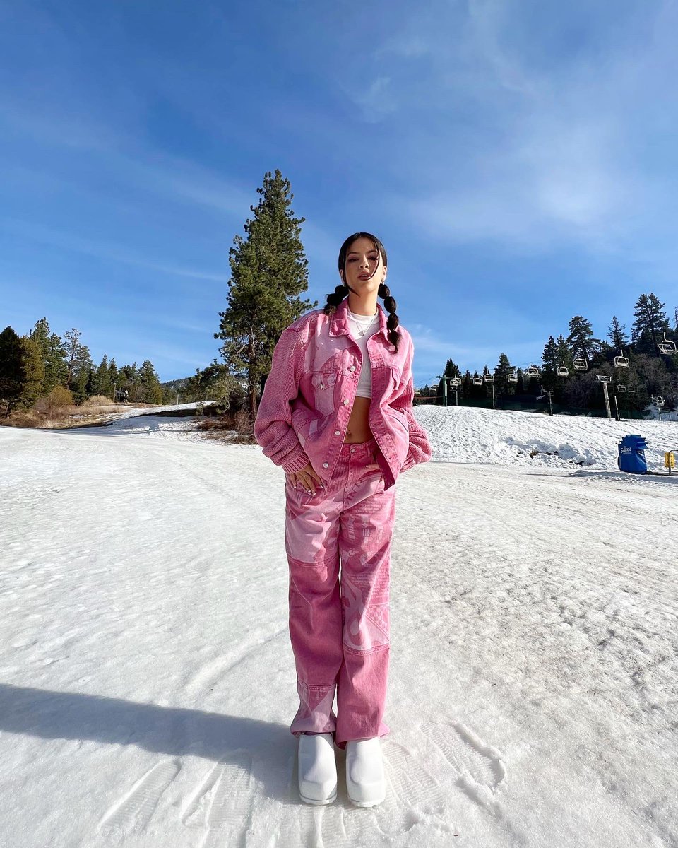 NezzyWest's tweet image. Yes, pink is my favorite color.