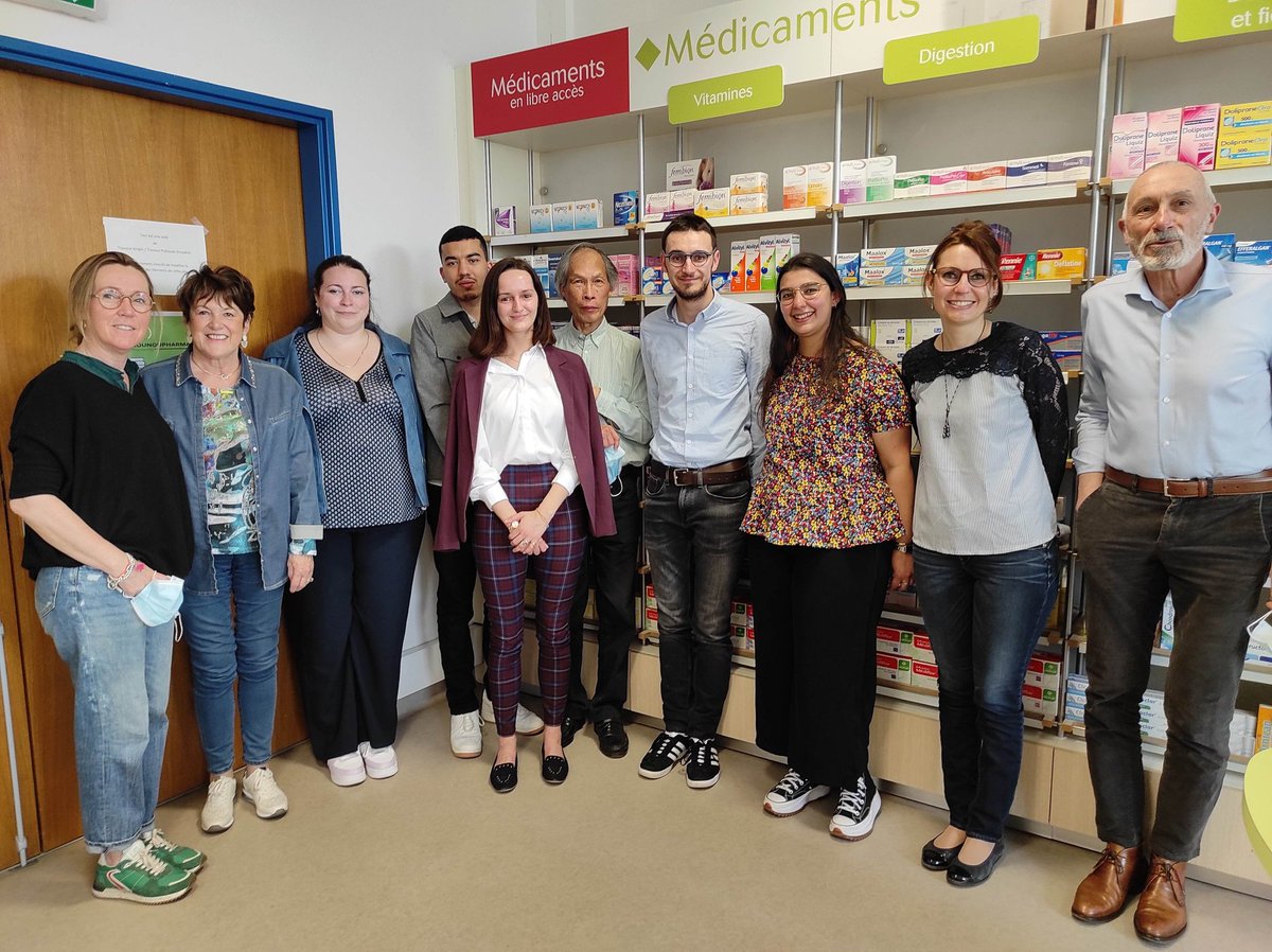 Voici le jury et les étudiants qui ont participé au prix de dispensation à l'UFR des Sciences de Santé de Dijon. Bravo à tous pour ces temps d'échange et merci pour les participations actives.
Madeleine représentera Dijon pour la finale à Paris.