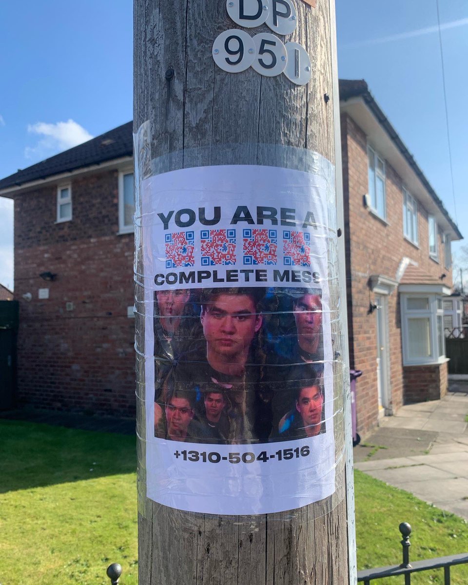leighx28's tweet photo. Me and my mum putting up promo posters for #COMPLETEMESS 🤍 @5SOS #5SOS @Ashton5SOS @Calum5SOS @Michael5SOS @Luke5SOS https://t.co/7AvbEZ2uhE