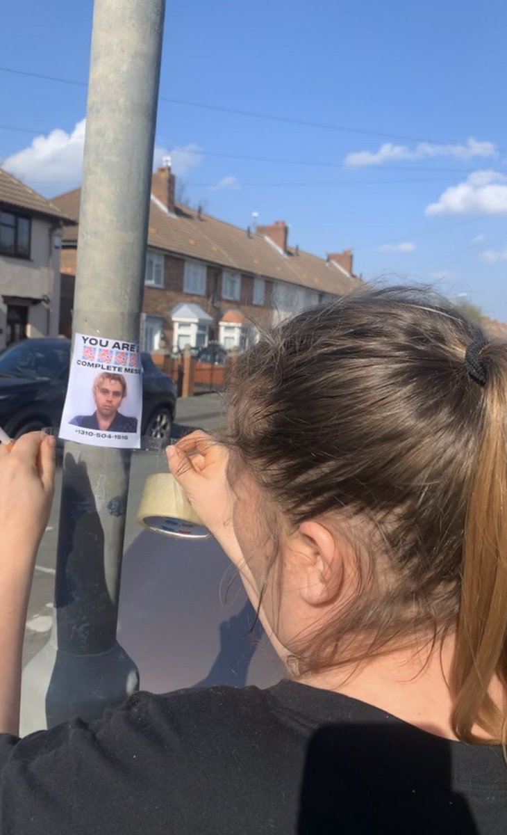 leighx28's tweet photo. Me and my mum putting up promo posters for #COMPLETEMESS 🤍 @5SOS #5SOS @Ashton5SOS @Calum5SOS @Michael5SOS @Luke5SOS https://t.co/7AvbEZ2uhE
