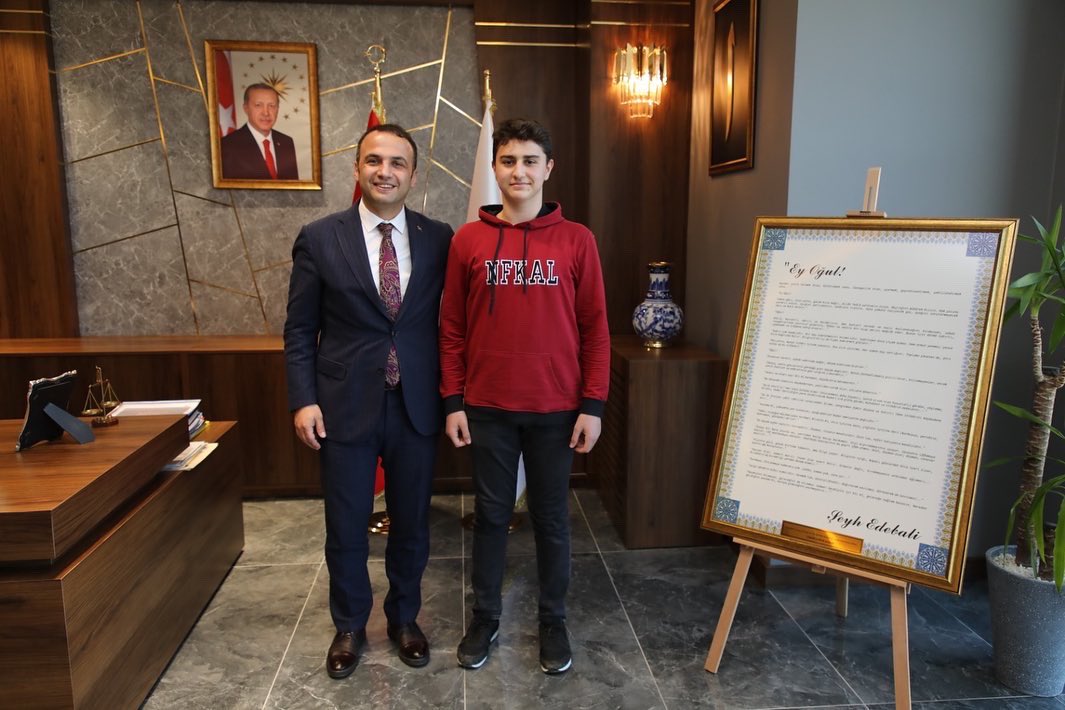 etemkibar's tweet photo. Necip Fazıl Anadolu Lisesi 9.sınıf öğrencisi Cihan Şişman kardeşim ile çıkaracakları okul gazetesi için  güzel bir röportaj gerçekleştirdik. https://t.co/KHVvqqo3zb