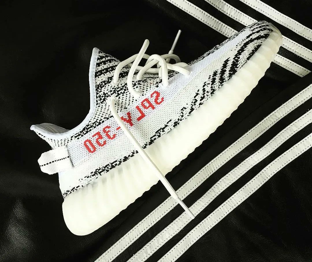 JustFreshKicks tweet media