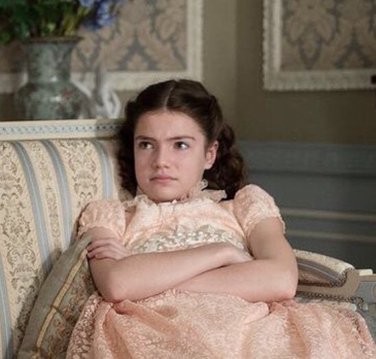dariusacruxx's tweet photo. honestly the most likely bridgerton to be a feminist and a suffragist is hyacinth. PUT SOME RESPECT ON THE FUTURE BARONESS ST CLAIR’S NAME!! https://t.co/Jg4i4xY563