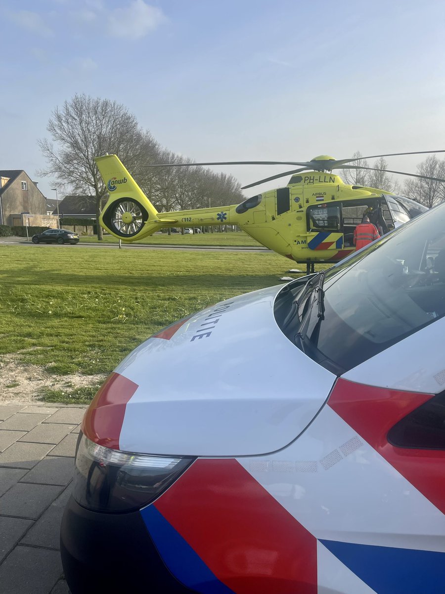#melding: #aanrijding met #letsel tussen twee fietsers in #Barendrecht. 

Samen met <a href="/AmbulanceRR/">Ambulance Rotterdam-Rijnmond</a> en <a href="/LifelinerNL/">Lifeliner Nederland</a> ter plaatse gegaan.