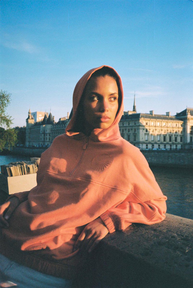 disizfr's tweet photo. Collection “L’Amour”, demain à 18h 🧡 ⏳ https://t.co/95MlqNzxpl