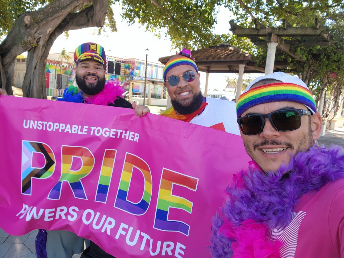 Luis_Tortoledo_'s tweet photo. Great turnout yesterday at Lake Worth Pride! We met so many amazing people and got to show Lake Worth how T-Mobile gets down! #Love #Support #UnstoppableTogether https://t.co/OAjRDE0Etm