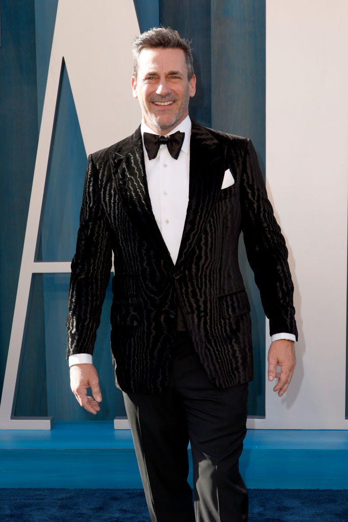 Foreman Indstilling Vejhus TOM FORD on Twitter: "#JonHamm wore a black TOM FORD velvet moire cocktail  jacket with with pique plastron tuxedo shirt, evening trousers and Gianni  patent slippers to the Vanity Fair Oscar Party