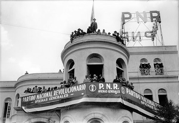 DulceMO9's tweet photo. @MexicoII2 Elias calles " El jefe máximo" 
Calles logró fundar el Partido Nacional Revolucionario (PNR), el cual aglutinó la mayor parte de las fuerzas políticas. Sin el peso de Álvaro Obregón, el partido se volvió en la vía para acceder a la presidencias sucesivas de México. https://t.co/EtW2XYkJQ1