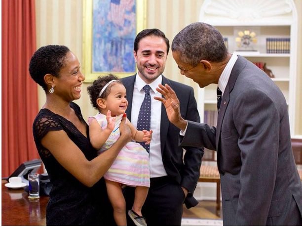 AuthorJoeNBrown's tweet photo. Back to the happy 😃 moments. #ObamaPlusKids = #HappyMoments. 

#ObamaLove 💗💛💓 #ObamaAndKids https://t.co/fv33BXUpEN