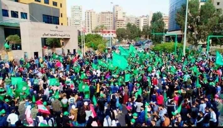 AliHYasin's tweet photo. سنبقى صوت الحق في وجه ظلم جائر دفاعا عن جيش لبنان الحقيقي #الجامعه_اللبنانيه.
#أملنا_بالجامعة_اللبنانيّة https://t.co/mmwzfzf9Pg