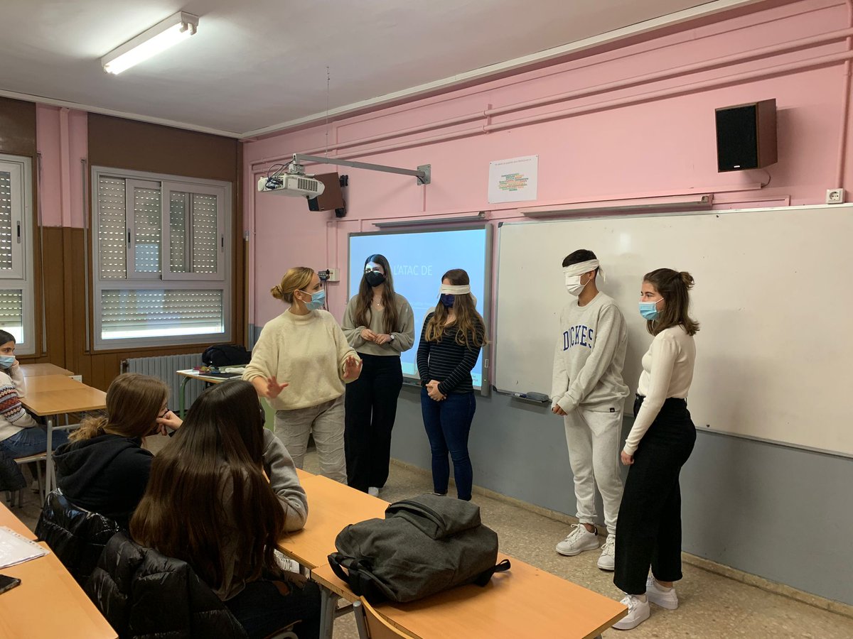 Avui la infermera del Programa Salut i Escola del nostre centre ha fet un taller a l’alumnat de Batxillerat sobre els atacs de pànic i l’ansietat.
Ens serà molt útil per gestionar les nostres emocions i acompanyar al nostre entorn.
<a href="/salutcat/">Salut</a>
