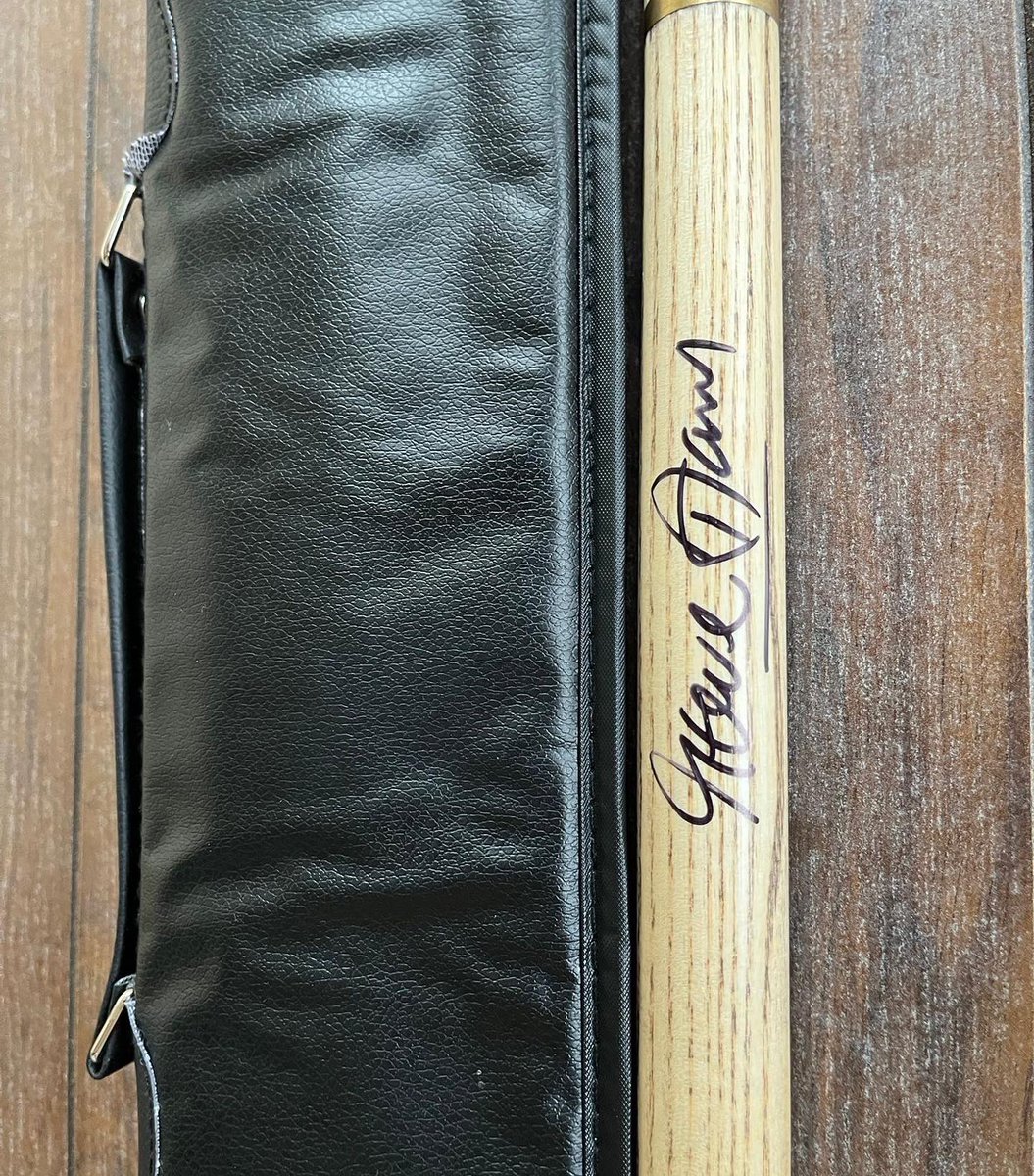 FightRoccos's tweet photo. We have a couple of prizes up for grabs in a #raffleforrocco

A signed 2017 England shirt including a certificate of authenticity. Also a snooker cue which has been personally signed by Steve Davis

The raffle will be drawn on 17th April and the winner gets both prizes (1/2) https://t.co/VmWSXynFyT