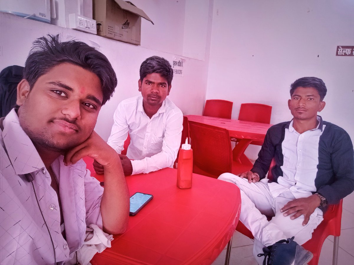 rahuljaitaran's tweet photo. ज़िन्दगी के कुछ पल बहुत खास होते है,
जो जिंदगी को महकाने के लिए होते है,
आपसे दोस्ती हमारी एक प्यारे इत्तेफाक से हुई,
ये इत्तेफाक भी बड़े इत्तफाक से होते है
@HemaramMeghwal3
@hemraj_joya https://t.co/vGtMrjQR8g
