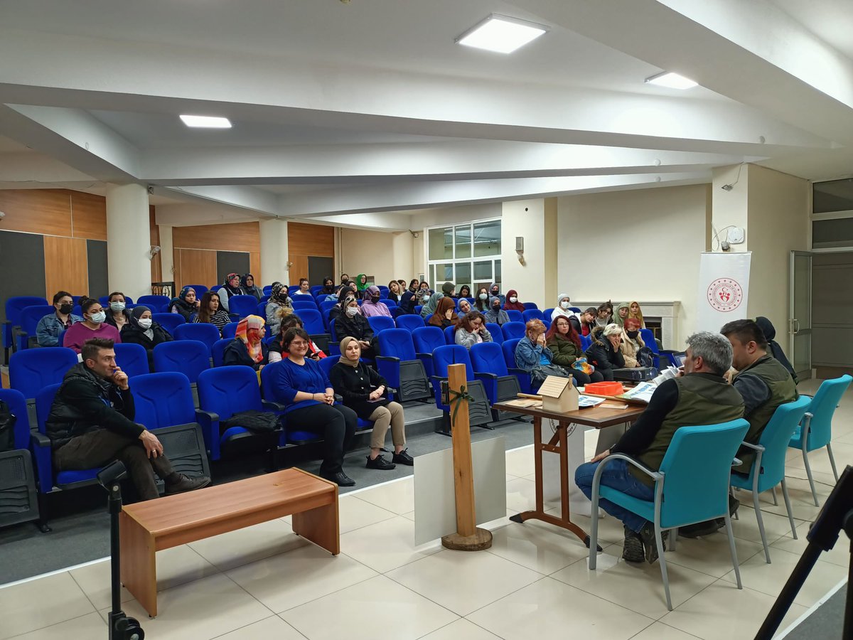 KarabukKYGM's tweet photo. Hubbi Hatun Yurt Müdürlüğümüzde bu haftaki sohbet konumuz Sokak Hayvanları, Hayvan Hakları, Yaban Hayatı ve Biyoçeşitlilikti. https://t.co/RaZ66ncFxX