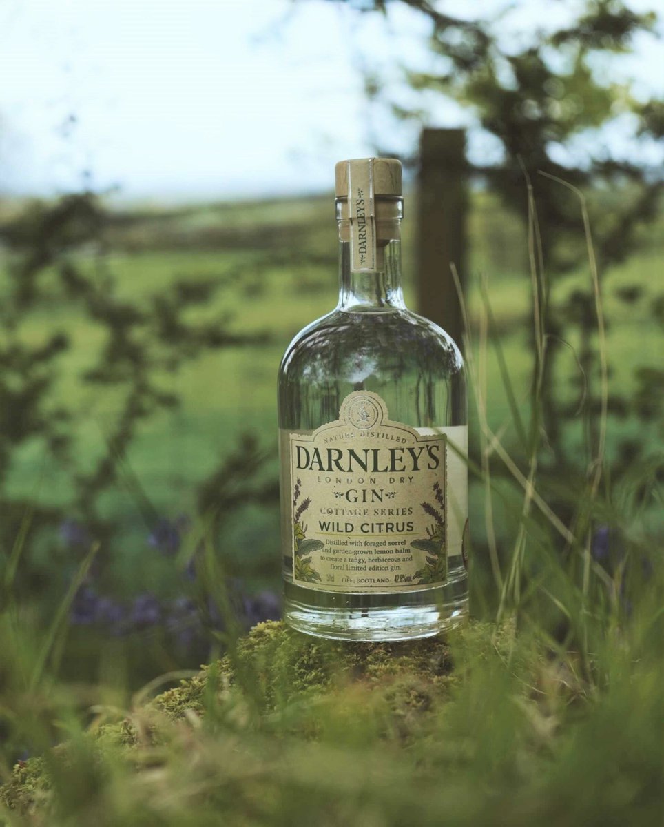 Spring is in the air and Wild Citrus is in our glass 🌿

Naturally distilled and full of zesty, herbaceous notes, it's the perfect way to welcome in the season.