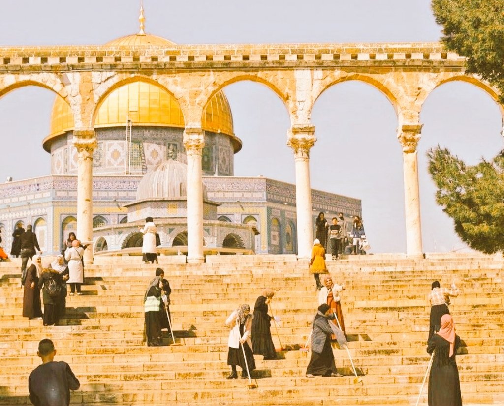 Ramazan geliyor diye sevinmek iman alametidir derler. Kalbimiz bayram sabahına uyanan bir çocuk sevincinde.
Merhaba ya şehri رمضان🌼🌿