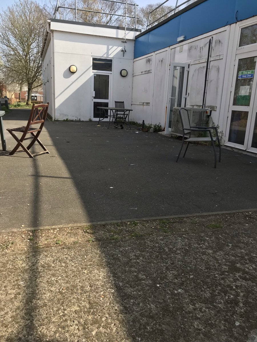 JennySalesSLT's tweet photo. Day 1 on #OSRU highlights - Meeting some of the team (all so welcoming), having my name spelt correctly on ID/email/logins, new uniform (choosing outfits = so stressful) AND having lunch in the sunshine with the resident ducks π¦ π¦. I think Iβll like it here. #mySLTday #purple https://t.co/G8hCUOiCJn