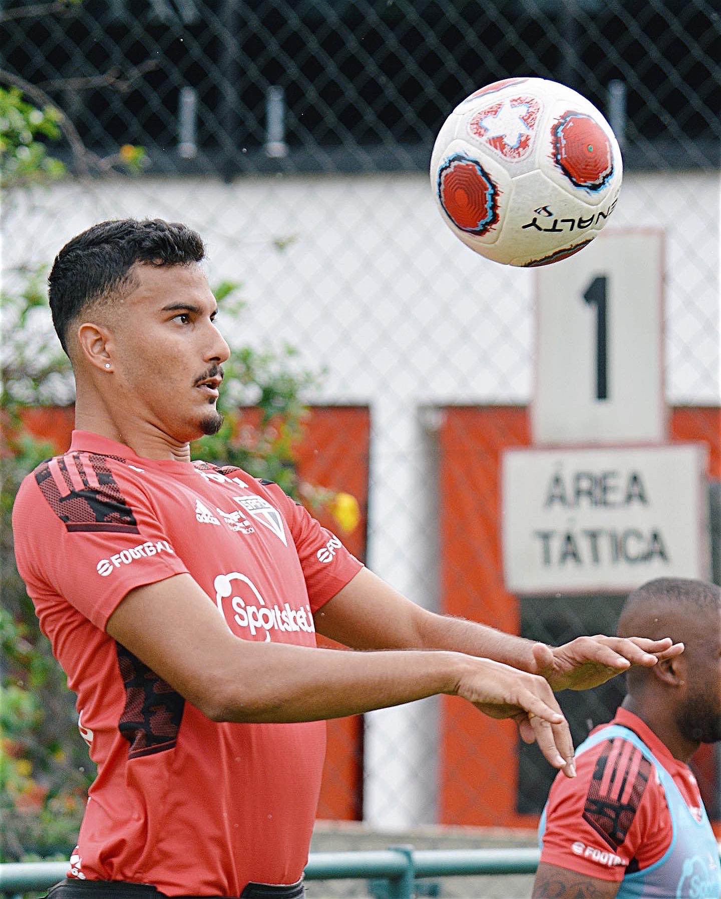 Walce passa bem após cirurgia no joelho, e São Paulo avalia reposição com  solução caseira, são paulo