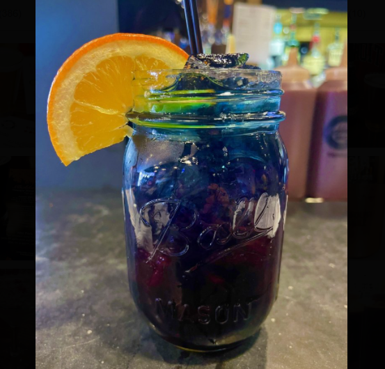 Conversations are better with Food &amp; Drinks! 👌🏻👌🏻
.
lockhartsbbq.com ⁣
⁣⁣📞 248-584-4227⁣⁣ ⁣⁣
🚗 UberEats⁣⁣

#LockhartsBBQ #RealBBQ #MichiganEats #BBQ #RoyalOak #BBQlovers #Barbecue #BBQaddiction #OpenWeStand