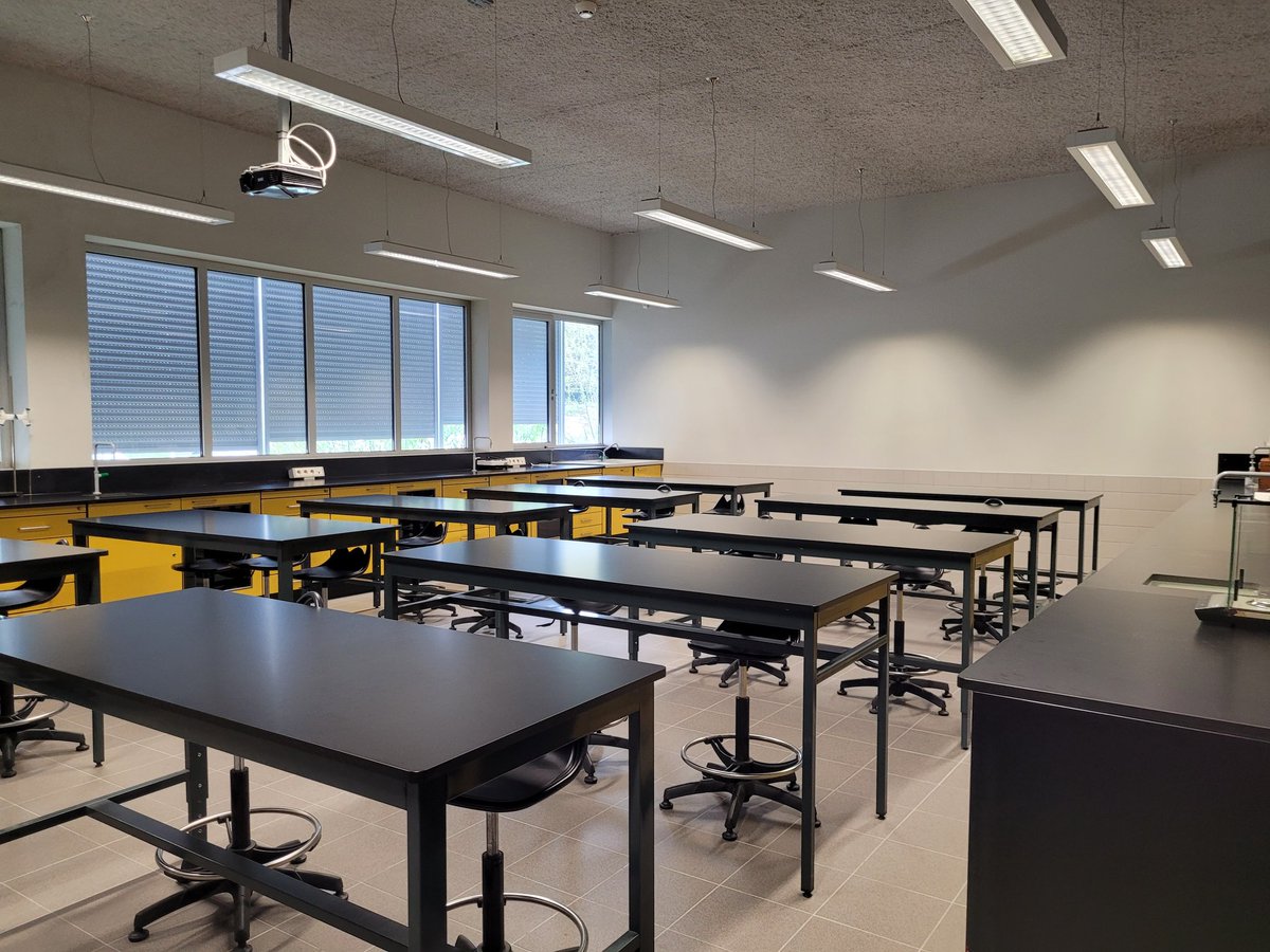 #NEST_KA121 Visites pedagògiques a centres educatius de #Portugal Espais exteriors, interiors, organització del centre.
#CEFIREXàtiva #Barcelos #València #Espanya <a href="/GVA_Cefire/">Formació, Innovació i Recursos per al Professorat</a> <a href="/GVA_Educacio/">Conselleria Educació</a> <a href="/CEFIREambitPLG/">Àmbit de Plurilingüisme</a> <a href="/sepiegob/">SEPIE</a> @ErasmusPlus <a href="/tormotalens/">Rosa Bou🌹</a> @olgaduart <a href="/marc_pt/">mpt</a> @ismael07296095