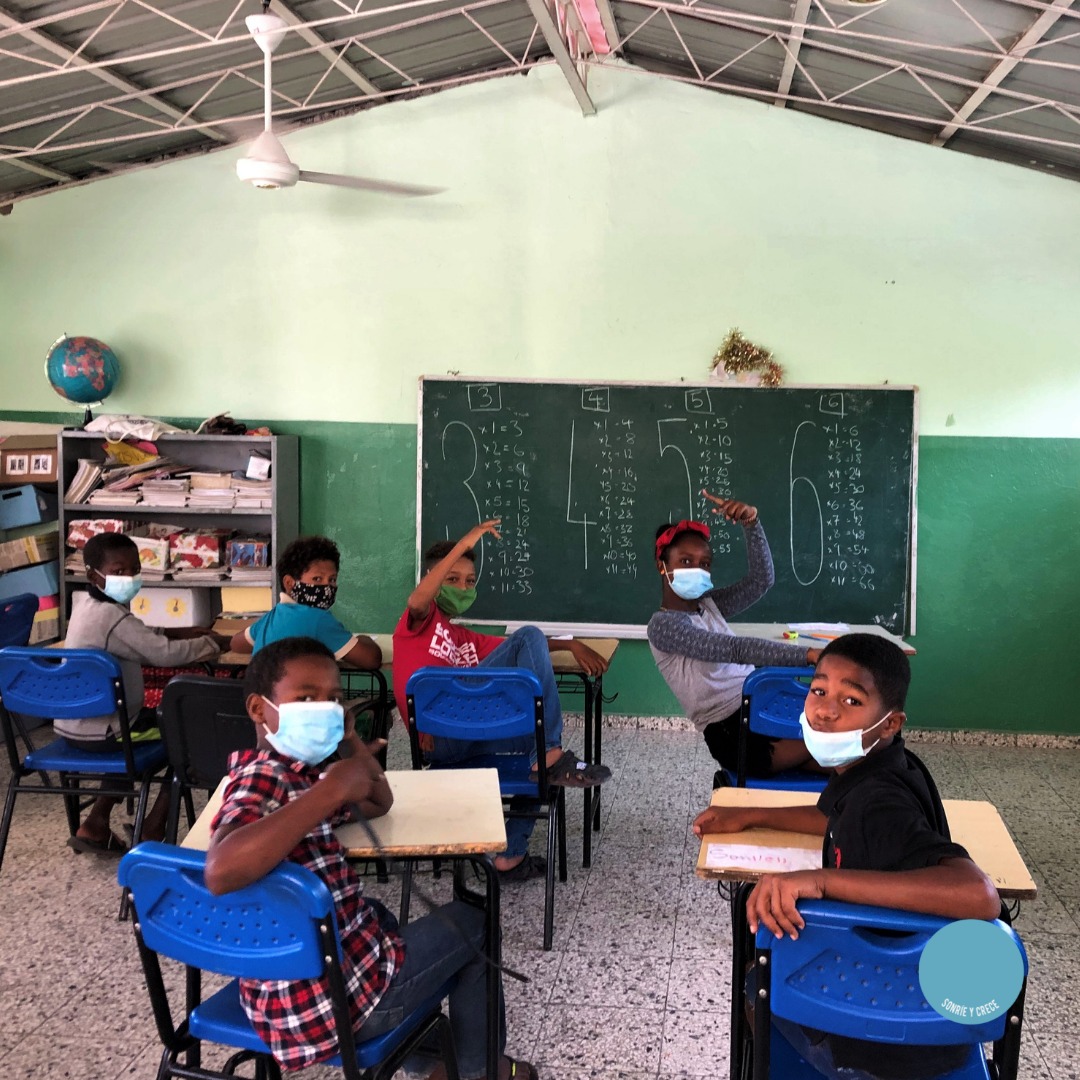 sonrieycrece's tweet photo. Durante las clases de la escuelita nos gusta sembrar la semilla de la curiosidad ya que creemos que tener ganas de aprender es lo más importante. 

Como decía Kofi Annan: “El conocimiento es poder y la educación es la premisa del progreso en la sociedad y en cada familia” https://t.co/bj2oh75yK2