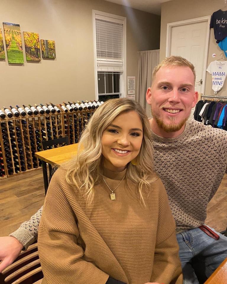 shelbyschaad's tweet photo. I’ll never finish falling in love with you #year4 @jacobwhite910 🤍🤍 https://t.co/DHxCg0ZtzC