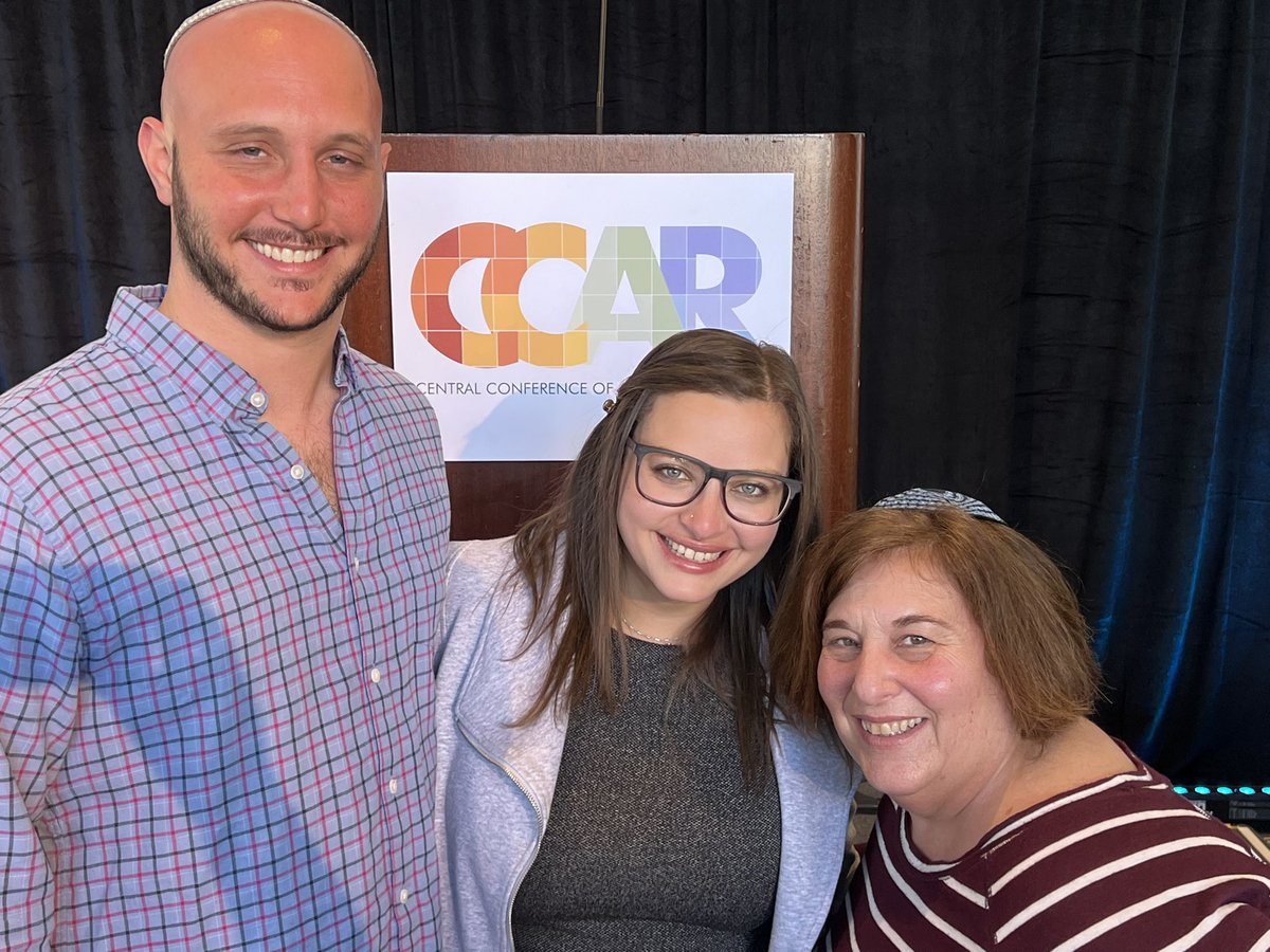 A great <a href="/KolAmiWeho/">Congregation Kol Ami</a> team learning together at #CCAR2022. <a href="/_rabbiross/">Rabbi Ross Levy</a>  <a href="/ElanaRabishaw/">Elana Rabishaw</a>