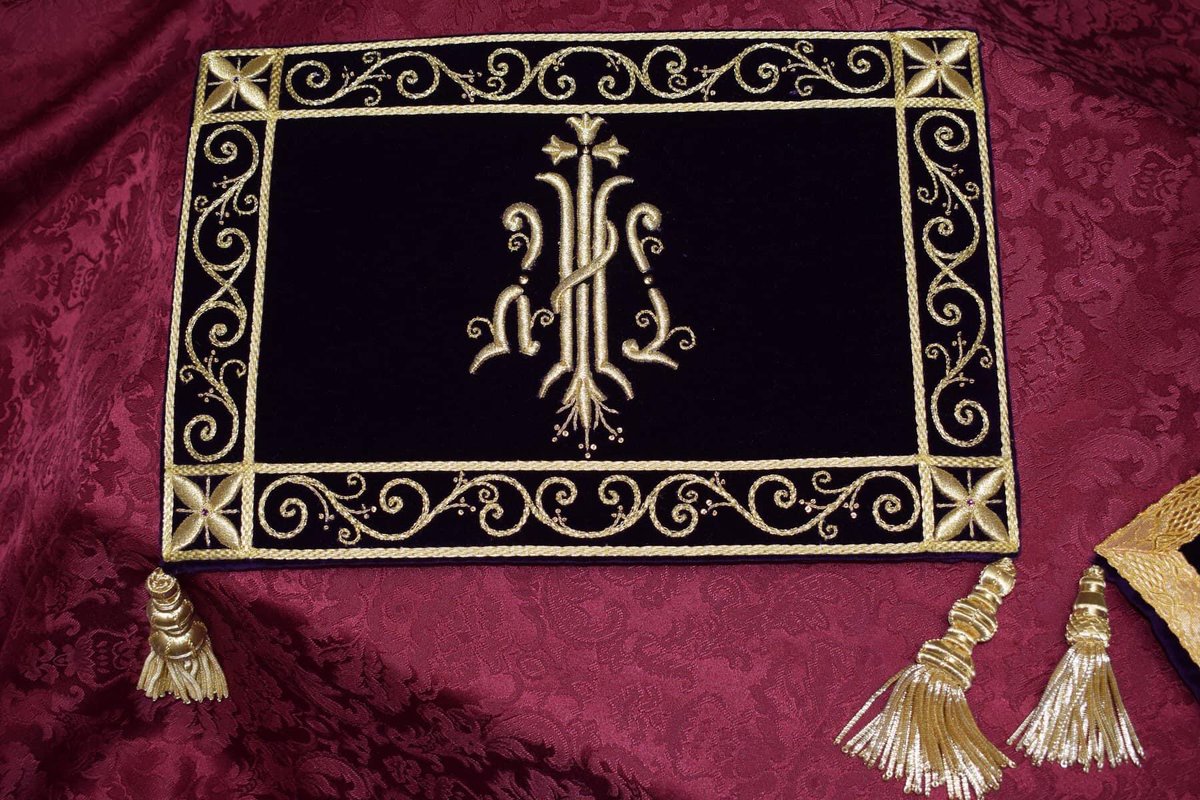 Estrenos para esta Semana Santa 2022.
Traspaso del bordado a tisú de  oro y realización de sardineta para Ntra. Señora de la Amargura.
Realización de un nuevo cojín bordado para Ntro. Padre Jesus Nazareno.
Magníficos trabajos realizados por el taller de Bordados de Juan Rosen.