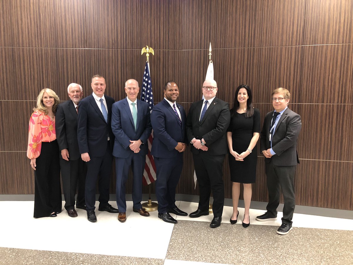Johnson4Dallas's tweet photo. Had a great meeting this morning with Mikko Hautala, Ambassador of Finland to the United States, and executives from @Finnair and @nokia. We are excited for the new direct flight to Helsinki, and we look forward to strengthening our ties and growing our economies together. 🇫🇮 https://t.co/z7dLrtstZE