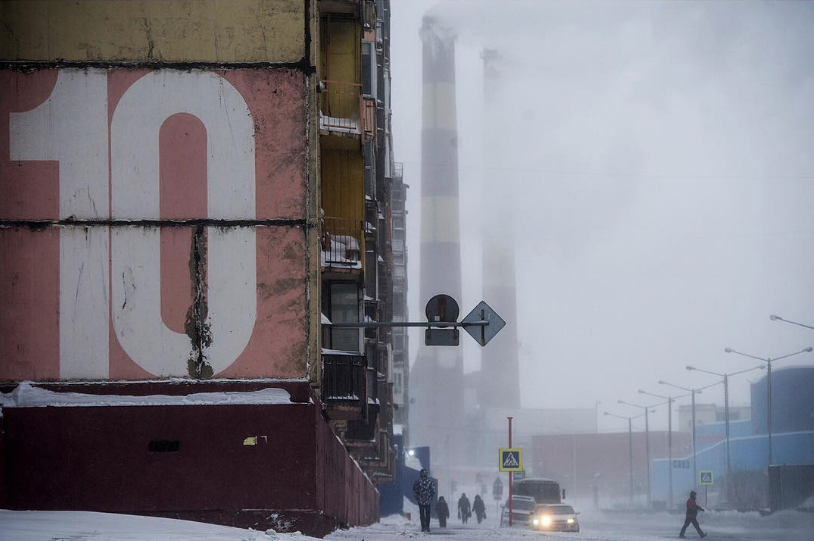 For those who say "but Russian GDP is so high!" or "but average wealth is bigger than in Ukraine!" Guys, this is Norilsk, the home of world biggest nickel producer. 177,000 ppl live in Norilsk. The owner of NorNickel Prokhorov has $11bn wealth. This makes $62,000 per person, aha.