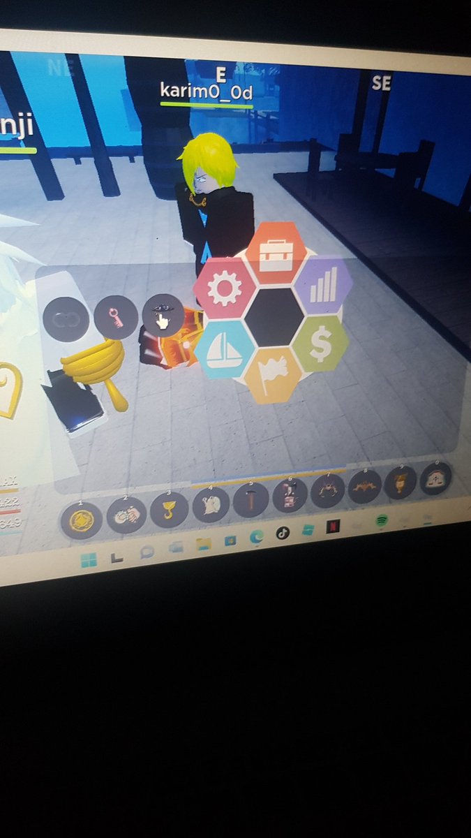 Josef75335963's tweet photo. @BenereRblx Can i get magu restock in Gpo i dissconect with it😭😭😭😭 https://t.co/6adj0HuRLq