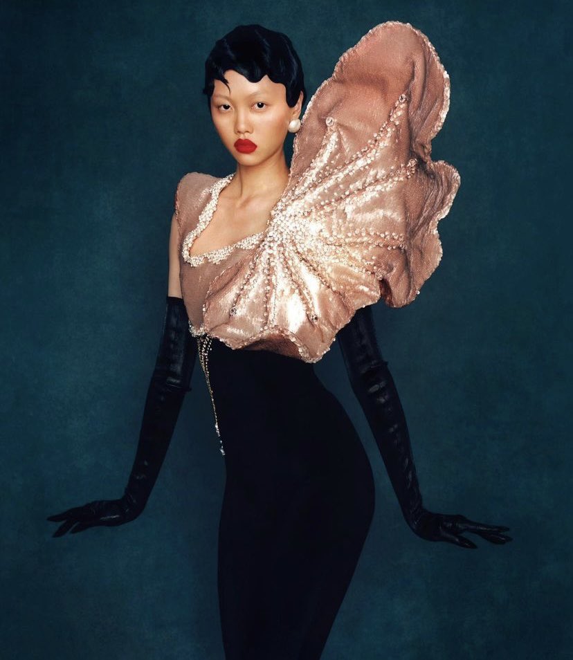 saintdoII's tweet photo. need to see more miss sohee at award shows the fall 21 couture collection was literally meant for red carpets https://t.co/kRcoH4GgT9