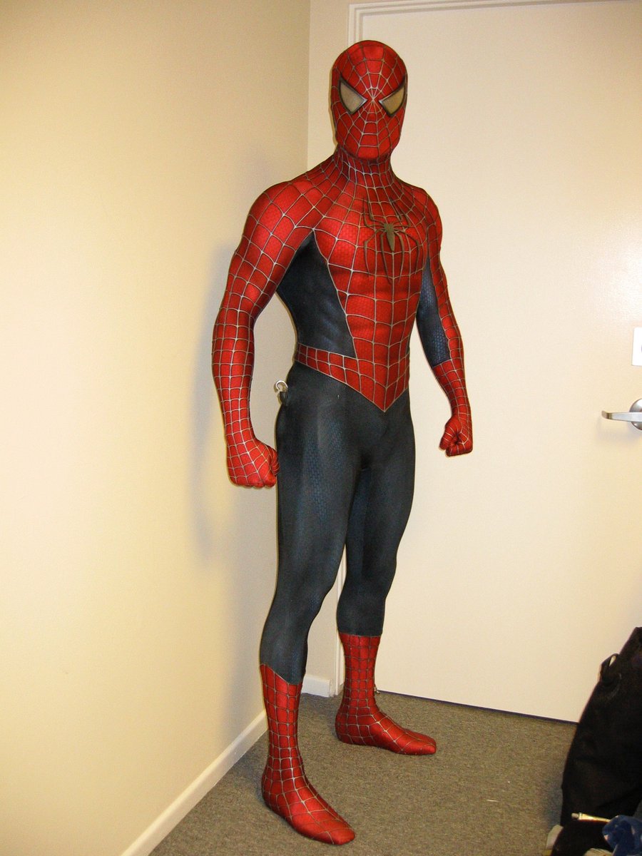 RT @EARTH_96283: Spider-Man 2 (2004)
Behind-the-scenes photo of a stuntman in the Maguire Attire https://t.co/4L5lRUrUCn