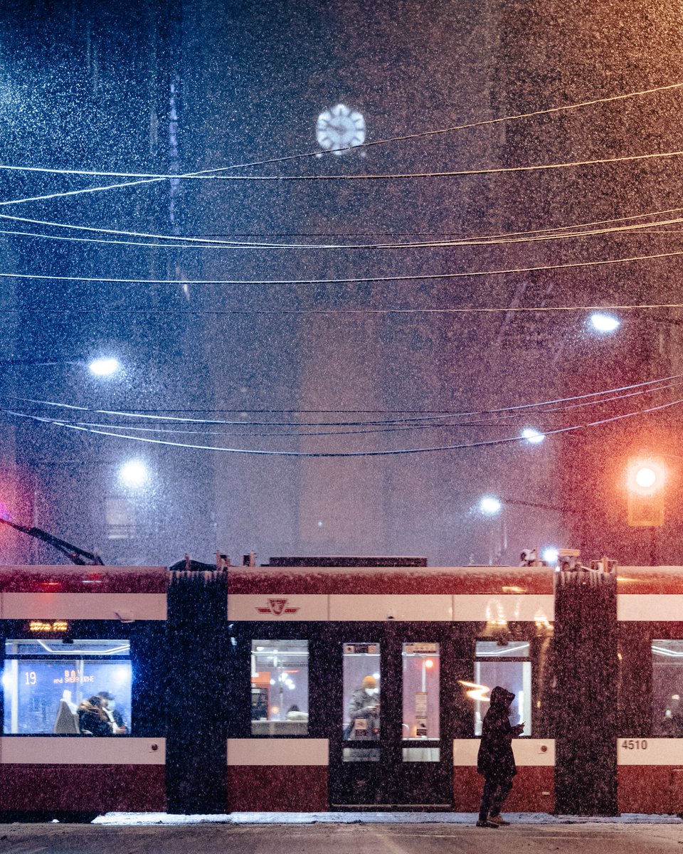 AnthonyGug's tweet photo. Toronto... why do you do me like this! It's absolutely freezing today! #Toronto https://t.co/V0IqVDXkTR