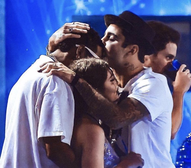avocadxxx's tweet photo. “Amo eles e tô morrendo de saudades” https://t.co/PZiKY3m50l