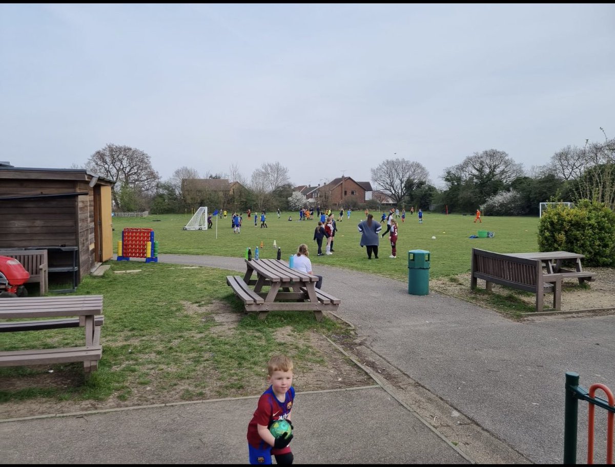 ProsportsHoward's tweet photo. WORLD CUP DAY!! 🇵🇹🏴󠁧󠁢󠁥󠁮󠁧󠁿🇪🇸🇫🇷🇩🇪I am so happy for the children and proud of them. They deserve a fun day like today they have been so good to me since I’ve been teaching at Grange School in Wickford. 1st tournament completed and more fun to come🥇 ✅⏳⚽️ #GrangeWickford @ProsportsSLtd https://t.co/Z2siZELwQp