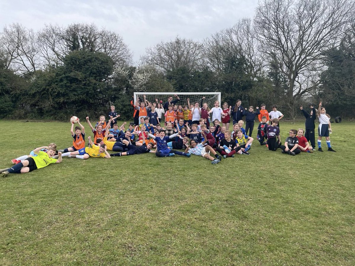 ProsportsHoward's tweet photo. WORLD CUP DAY!! 🇵🇹🏴󠁧󠁢󠁥󠁮󠁧󠁿🇪🇸🇫🇷🇩🇪I am so happy for the children and proud of them. They deserve a fun day like today they have been so good to me since I’ve been teaching at Grange School in Wickford. 1st tournament completed and more fun to come🥇 ✅⏳⚽️ #GrangeWickford @ProsportsSLtd https://t.co/Z2siZELwQp