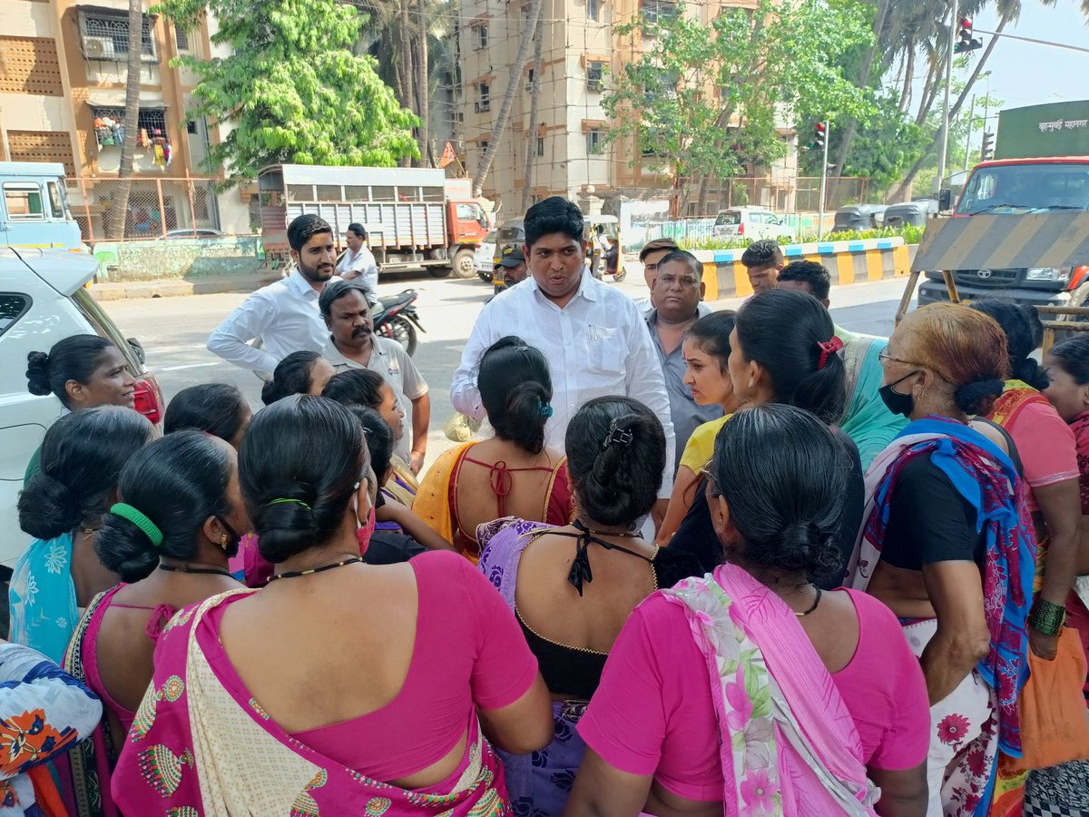 वॉर्ड 146(150)-सह्याद्री नगर (ब) येथे वोडाफोन कंपनीचा अनधिकृत टॉवर निष्काशीत करणेबाबत <a href="/mybmcWardME/">WARD ME BMC</a> सहाय्यक आयुक्त श्री उबाळे यांची भेट घेतली. मोबाईल कंपनी च्या लोकवस्ती मध्ये होणाऱ्या टॉवर उभारणी मुळे Cancer,BP,Diabities,TB सारखे अनेक आजारामुळे निष्पाप जनतेचा बळी जातो #Mumbai