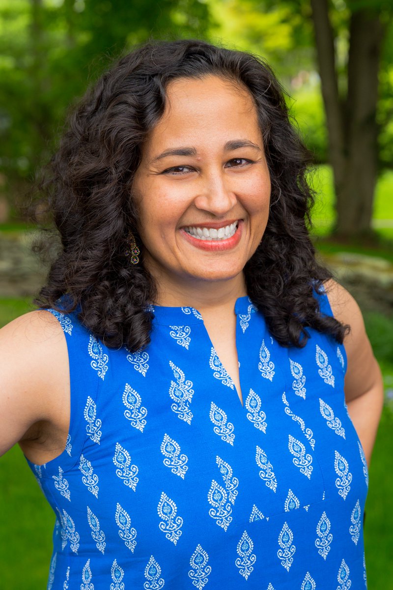 eboxer's tweet image. From @Soaring20sPB author @rajanilarocca, vibrantly illustrated by @chaayaprabhat, comes a beautiful story about sibling love, problem solving, pattern recognition, and the Hindu holiday of Raksha Bandhan. Meaningful, educational, and fun! #storytellingmath @charlesbridge