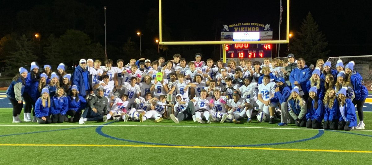 WalledLkSchools's tweet photo. The Walled Lake Western football team is moving down to Division 3 for the 2022 season 🏈 @WLWAthletics @WLWWARRIORS @WLWestern_FB 

Story ➡️ https://t.co/6ID2UcCz3f https://t.co/5taBd04RYm