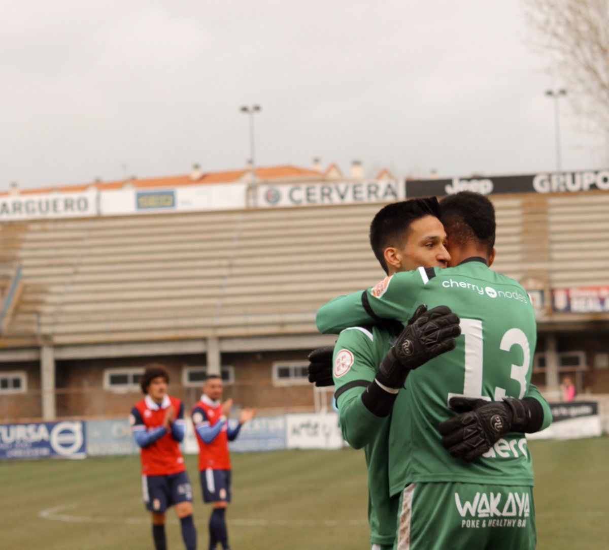 🫂 𝘾𝙤𝙢𝙥𝙖𝙣̃𝙚𝙧𝙞𝙨𝙢𝙤:

1. m. Vínculo que existe entre compañeros.
2. m. Armonía y buena correspondencia entre compañeros.

#RealÁvila | #Raíces | #SentimientoEncarnado