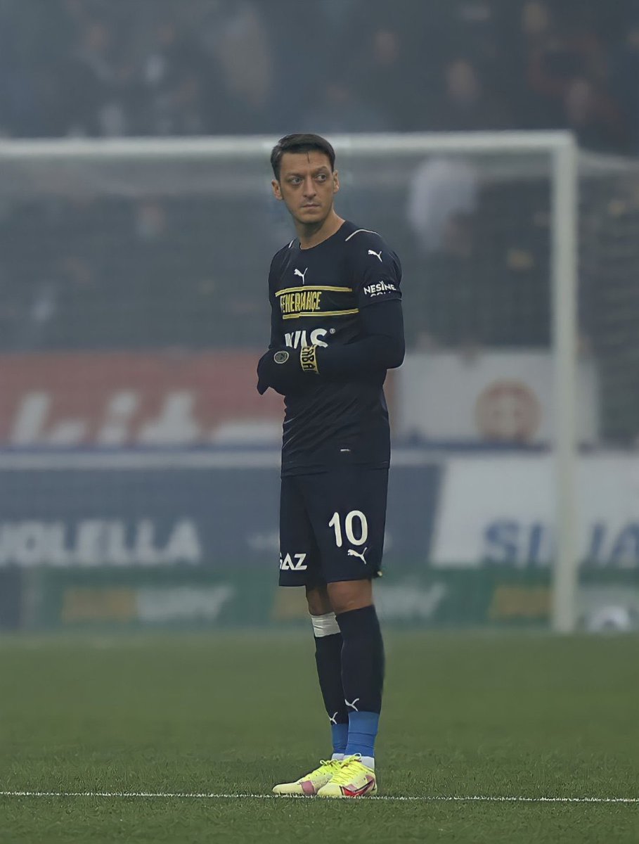 🎶 We’ve got Mesut Özil 🎶